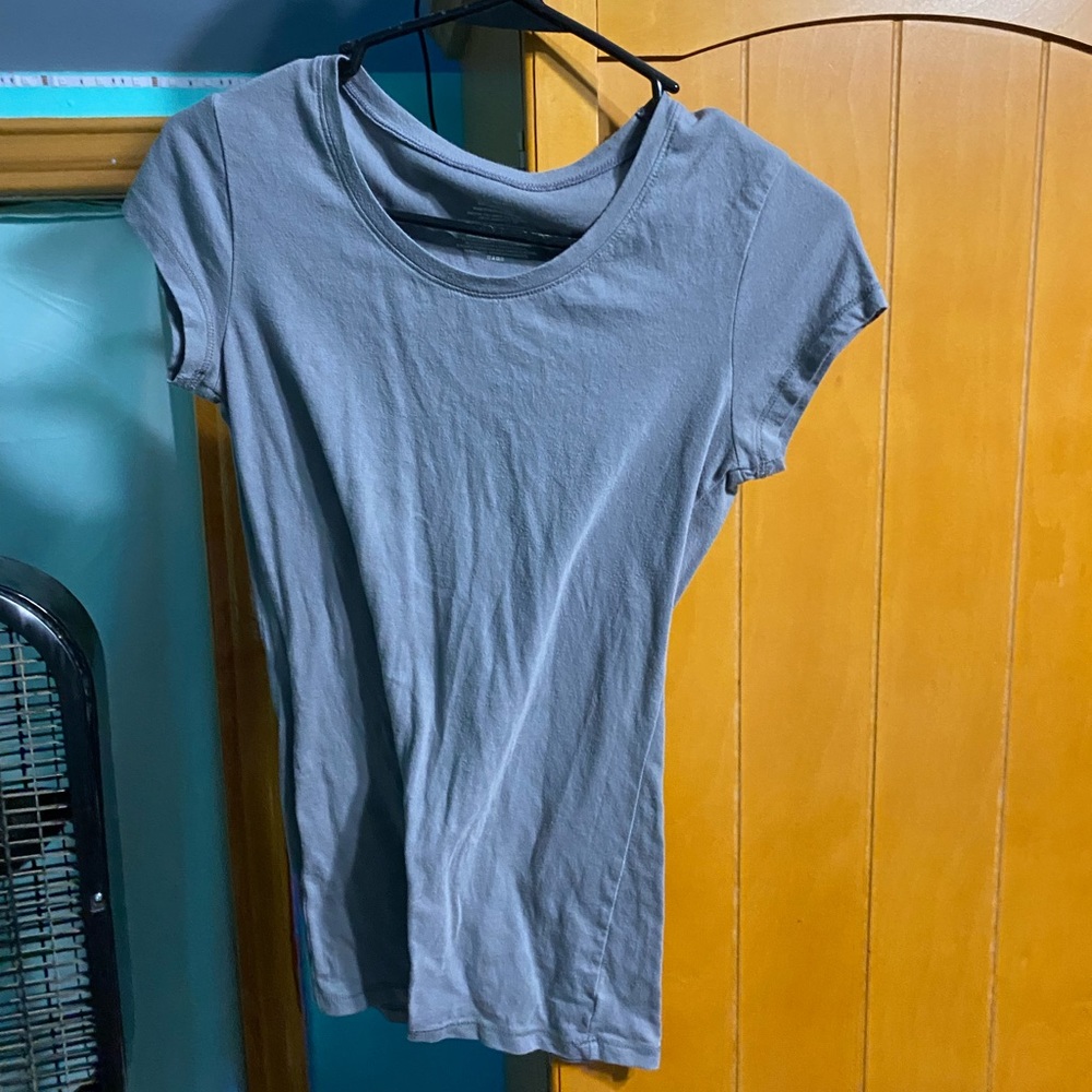 Kohls grey t-shirt